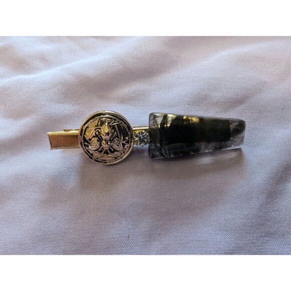 Vintage Gold Tone Tie Clip With Celtic Knot Design - Picture 1 of 4